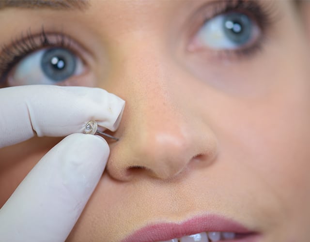 Nasenpiercings ästhetisch und hygienisch in der HNO-Praxis Schiffmann in Göttingen